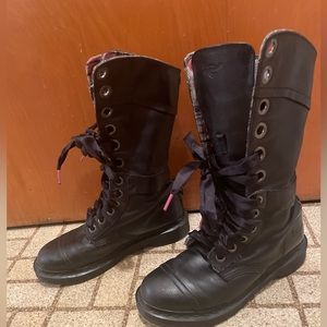Doc marten triumph boots with pink plaid